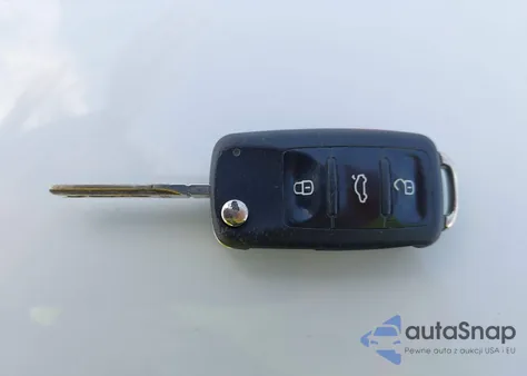 2015 Volkswagen Beetle 1.8T из США, поврежденный, VIN 3VW517AT2FM813220